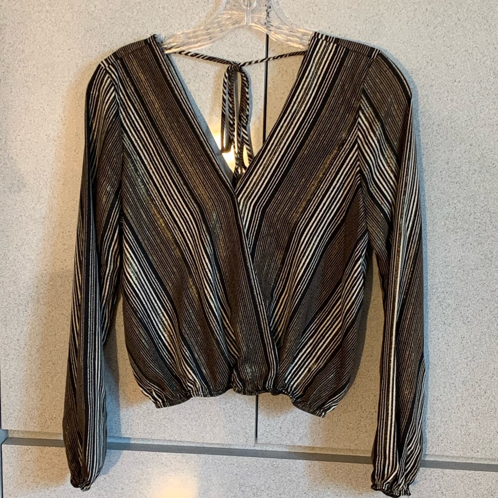 Black and gold V-Neck Cropped Blouse